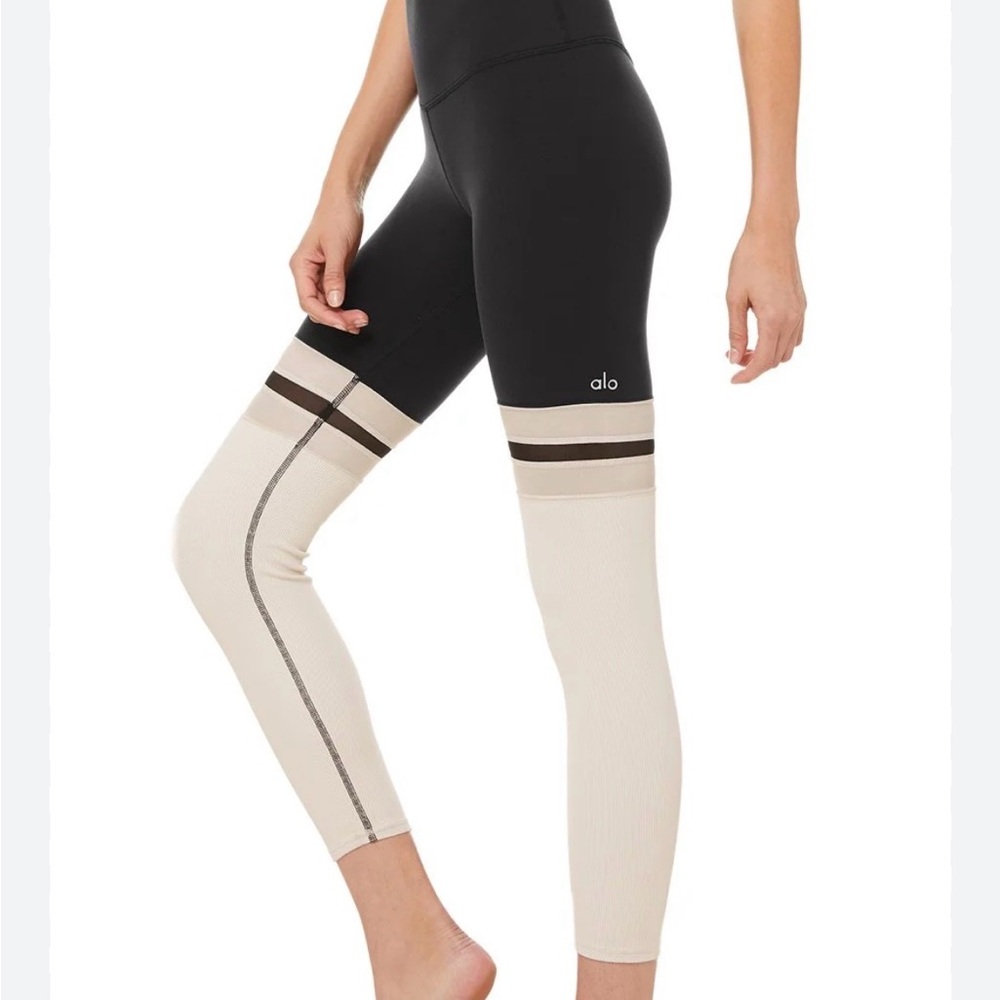 ALO Yoga Women's 7/8 Black and Bone Leggings